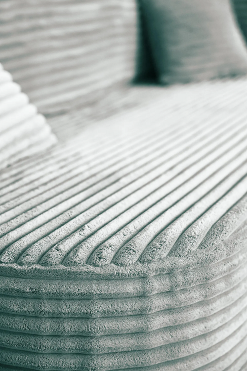 Le canapé confort et moderne.